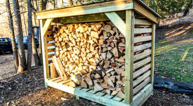 Store firewood inside and outside correctly and stylishly